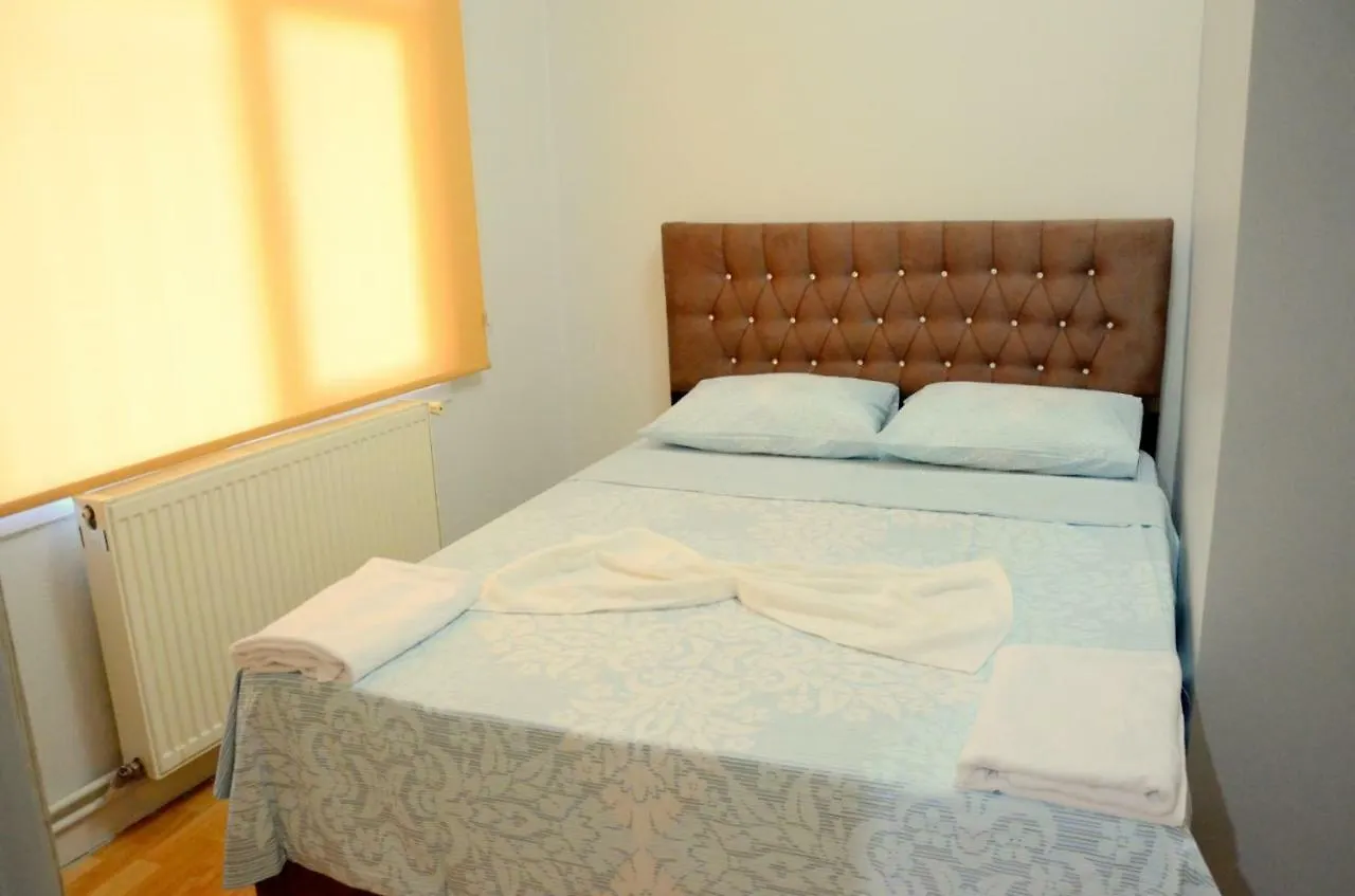 הקונטקטים של Blue Home Suit Hotel